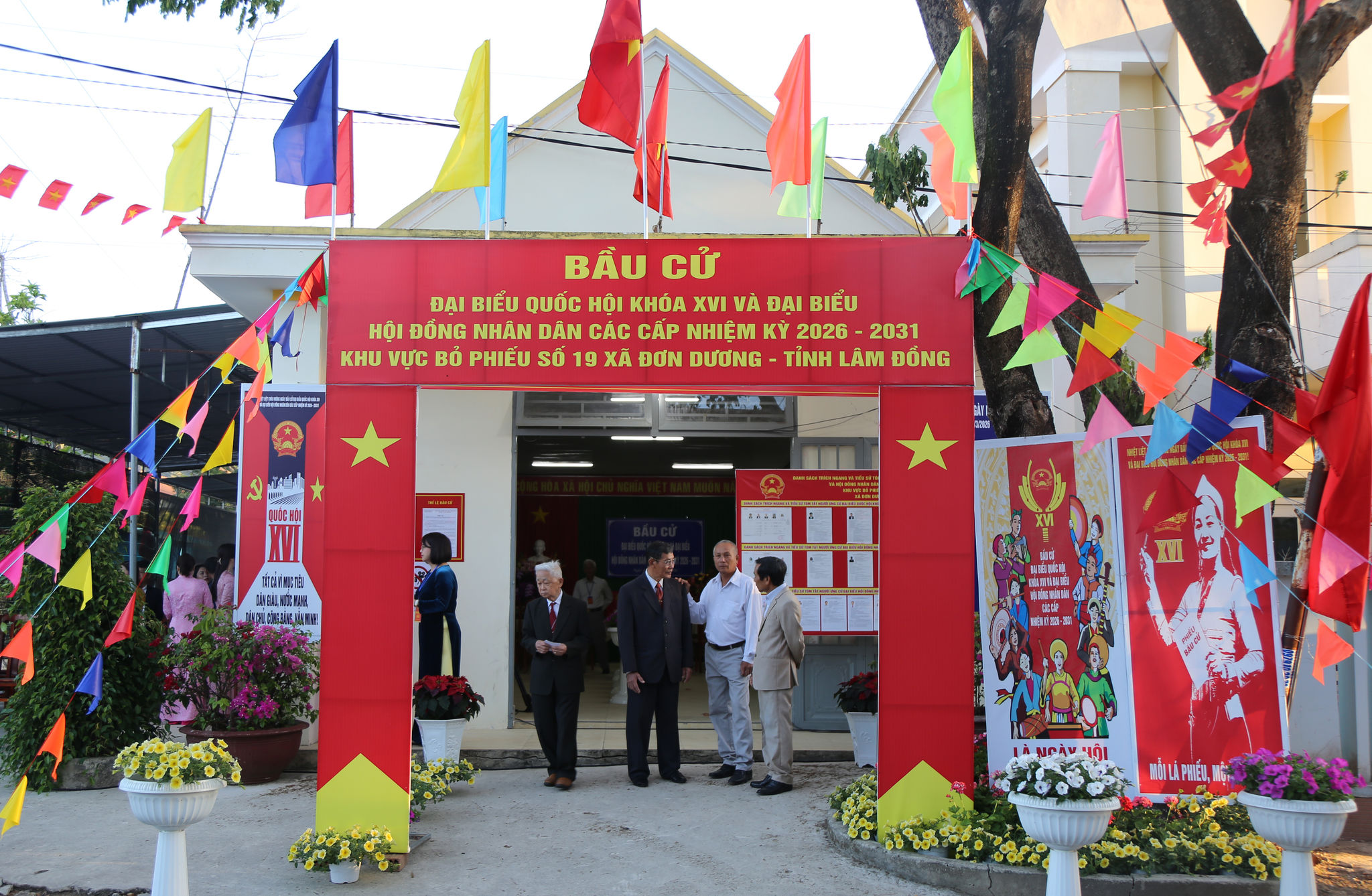Quang cảnh khu vực bỏ phiếu số 19, xã Đơn Dương