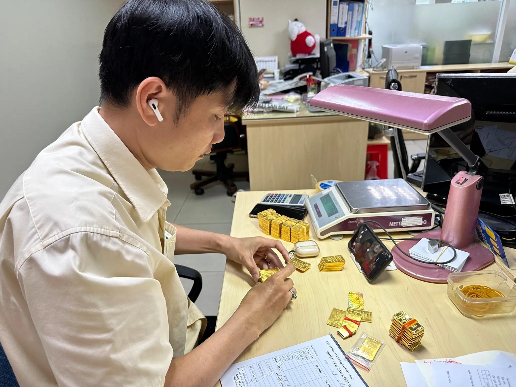 Cập nhật giá vàng chiều nay 16/3/2026: Giá vàng SJC, giá vàng 9999, giá vàng nhẫn, vàng thế giới