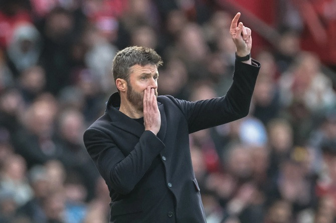 HLV Michael Carrick đang làm tốt công việc tại Manchester United
