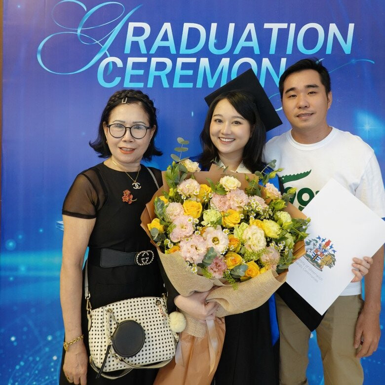 MC Đan Lê cùng gia đình tận hưởng không khí mùa đông.