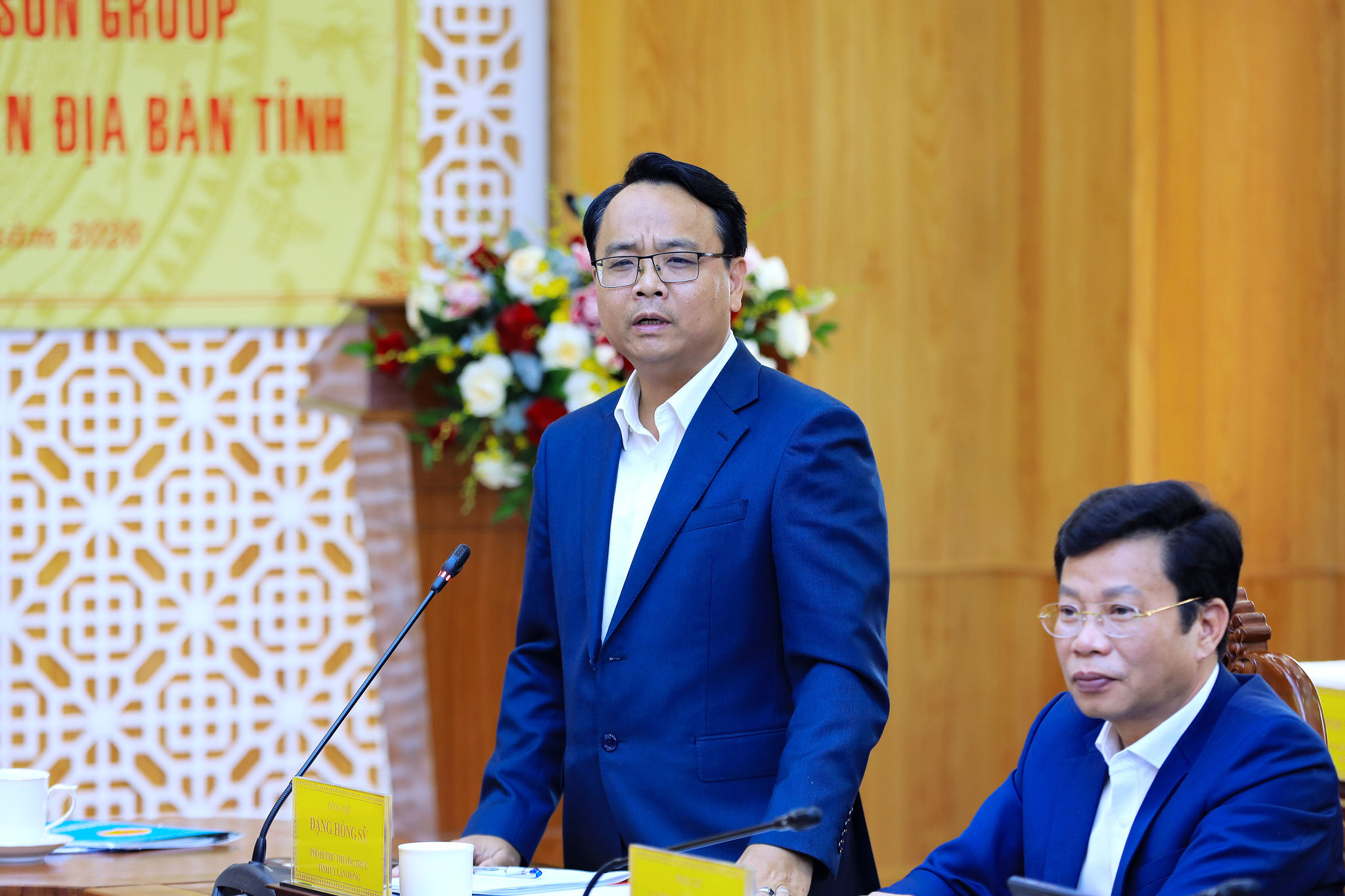 12. Il vicesegretario del Comitato provinciale del Partito di Lam Dong, Dang Hong Sy, ha discusso la posizione della provincia sui progetti del Gruppo Sun nella parte orientale della provincia.