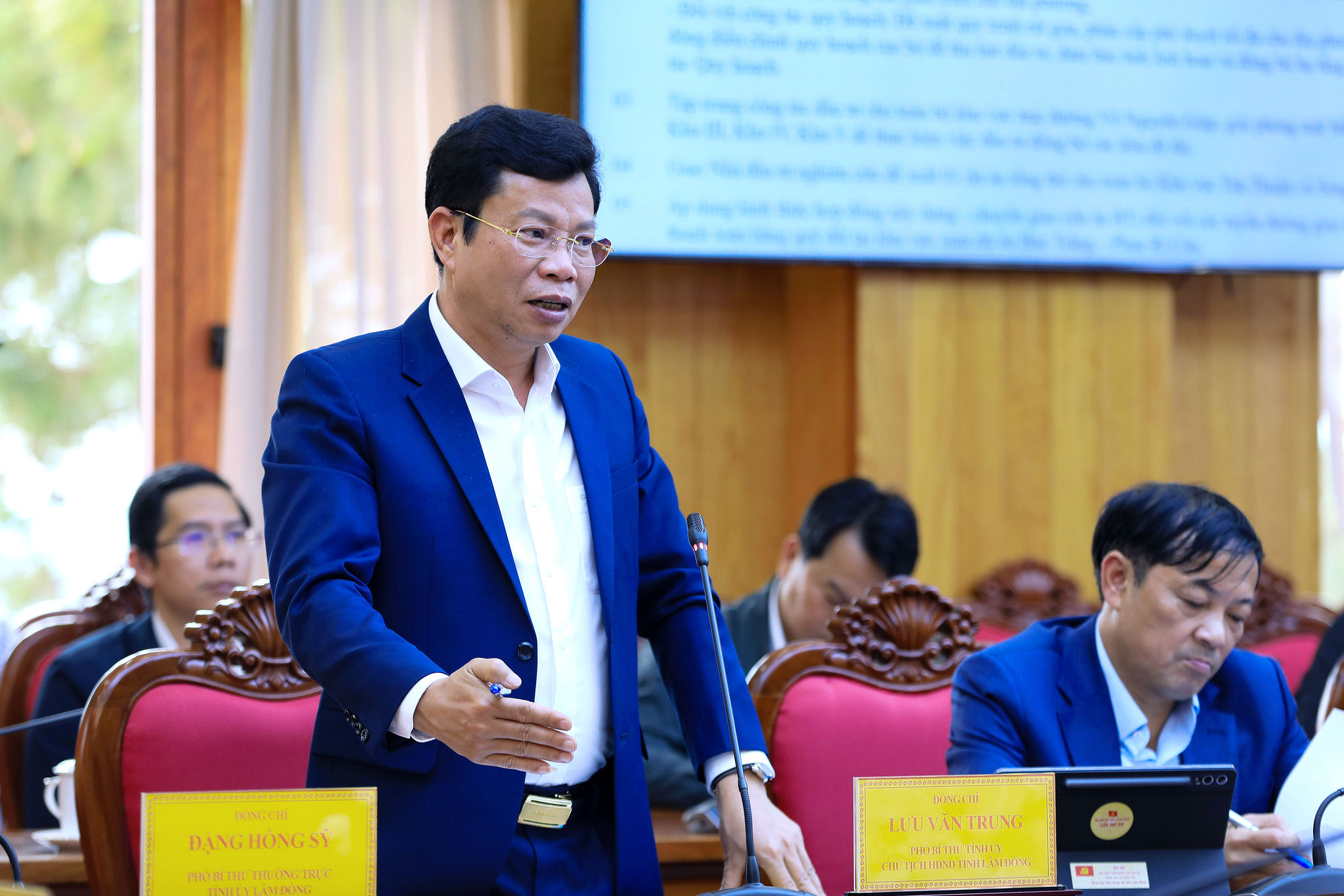 13. Luu Van Trung, vicesegretario del Comitato provinciale del Partito e presidente del Consiglio popolare provinciale di Lam Dong, ha espresso il suo sostegno ai progetti di investimento nella provincia.