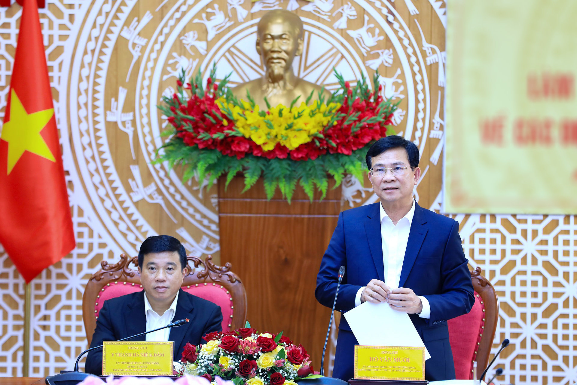 2-chu-tich-ubnd-tinh-lam-dong-ho-van-muoi-phat-bieu-mo-dau-buoi-lam-viec-voi-tap-doan-sun-group(1).jpg