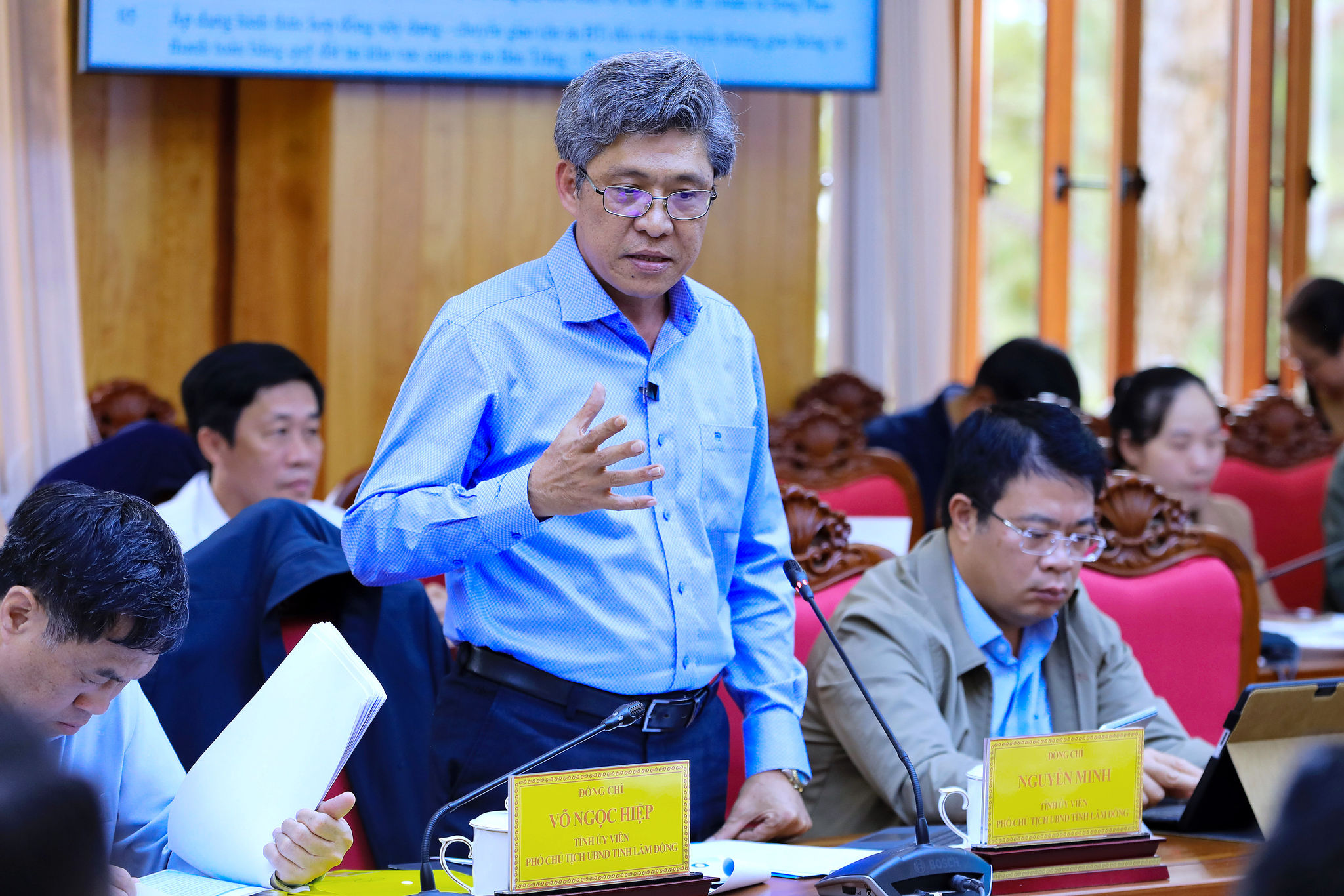 9. Il vicepresidente del Comitato popolare provinciale di Lam Dong, Nguyen Minh, ha riconosciuto l'impegno profuso da numerosi dipartimenti, agenzie e autorità locali nella risoluzione delle difficoltà incontrate dai progetti del Gruppo Sun nella provincia.