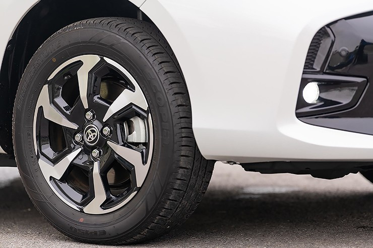 Bộ mâm 15 inch trên Toyota Vios 2026 có họa tiết mới