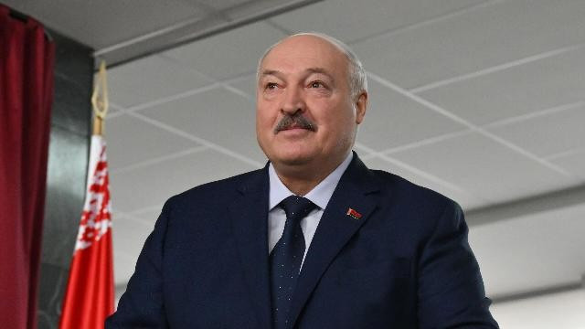 Tổng thống Belarus Alexander Lukashenko tuyên bố mua tên lửa Oreshnik từ Nga