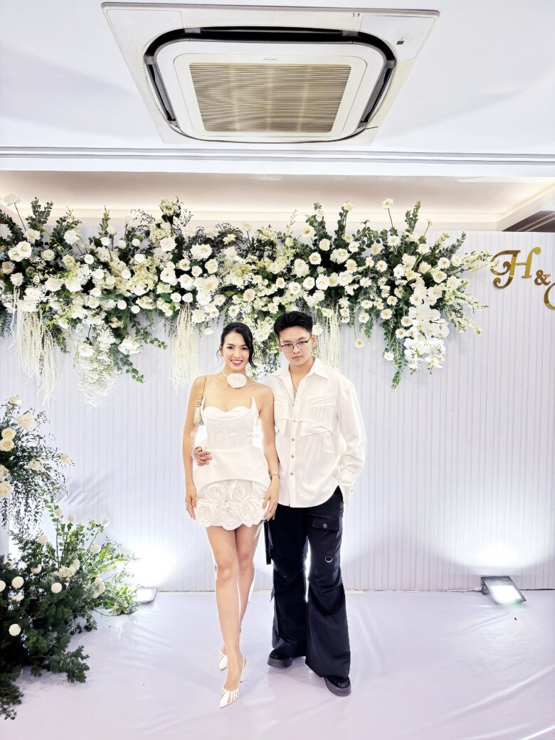 Con trai Minh Khoa của Anh Thư sở hữu chiều cao vượt trội hơn 1,8 m.