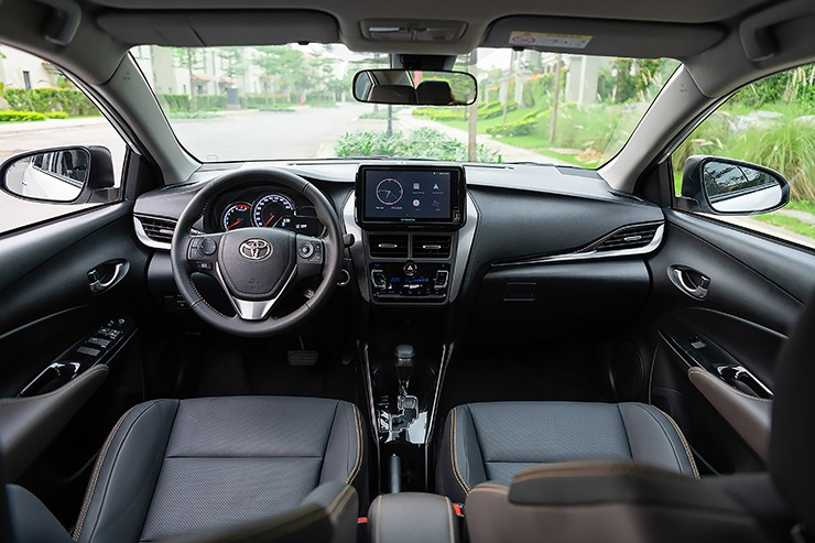 Không gian nội thất Toyota Vios 2026 với màn hình trung tâm 9 inch