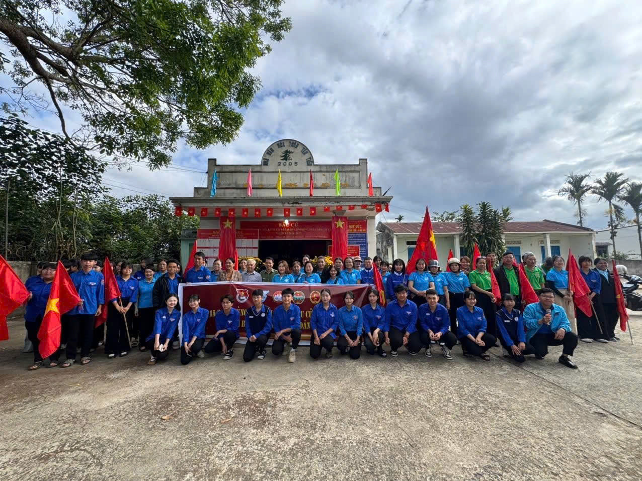 Tuổi trẻ Phú Sơn Lâm Hà thành lập Đội thanh niên tình nguyện hỗ trợ trong đợt bầu cử