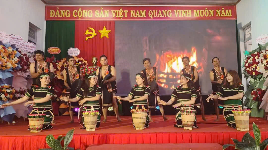 Ngày hội văn hóa các dân tộc, Ngày đại đoàn kết, Hội Xuân được chính quyền địa phương tổ chức thường xuyên để đồng bào các dân tộc bảo tồn, phát huy văn hóa truyền thống