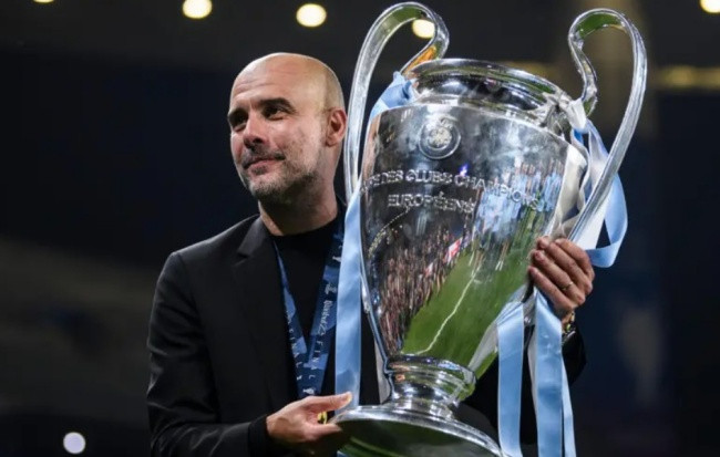 Pep Guardiola cùng Man City nâng cao chức vô địch Champions League năm 2023.
