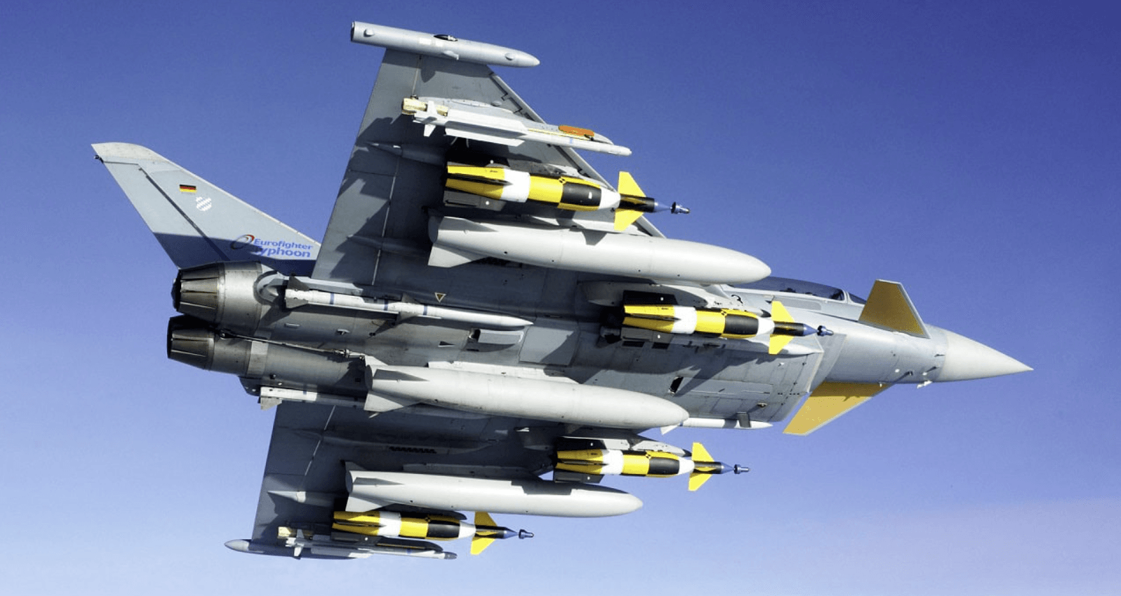 Máy bay chiến đấu Eurofighter Typhoon tuần tra trên không