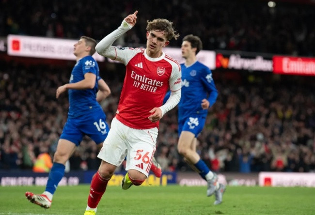 Max Dowman đang tỏa sáng rực rỡ trong màu áo Arsenal.
