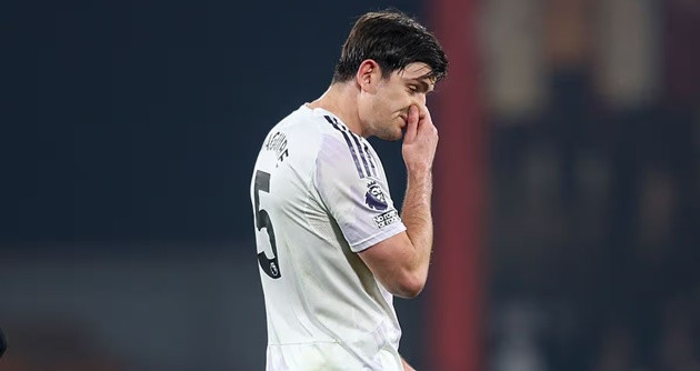 Nỗi thất vọng của Harry Maguire sau trận đấu.
