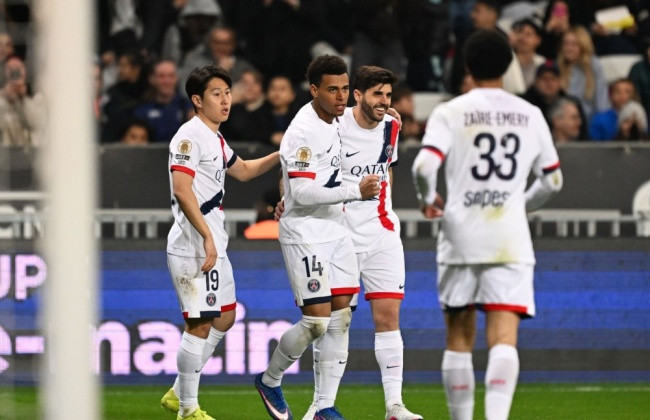Desire Doue ăn mừng bàn thắng cho PSG