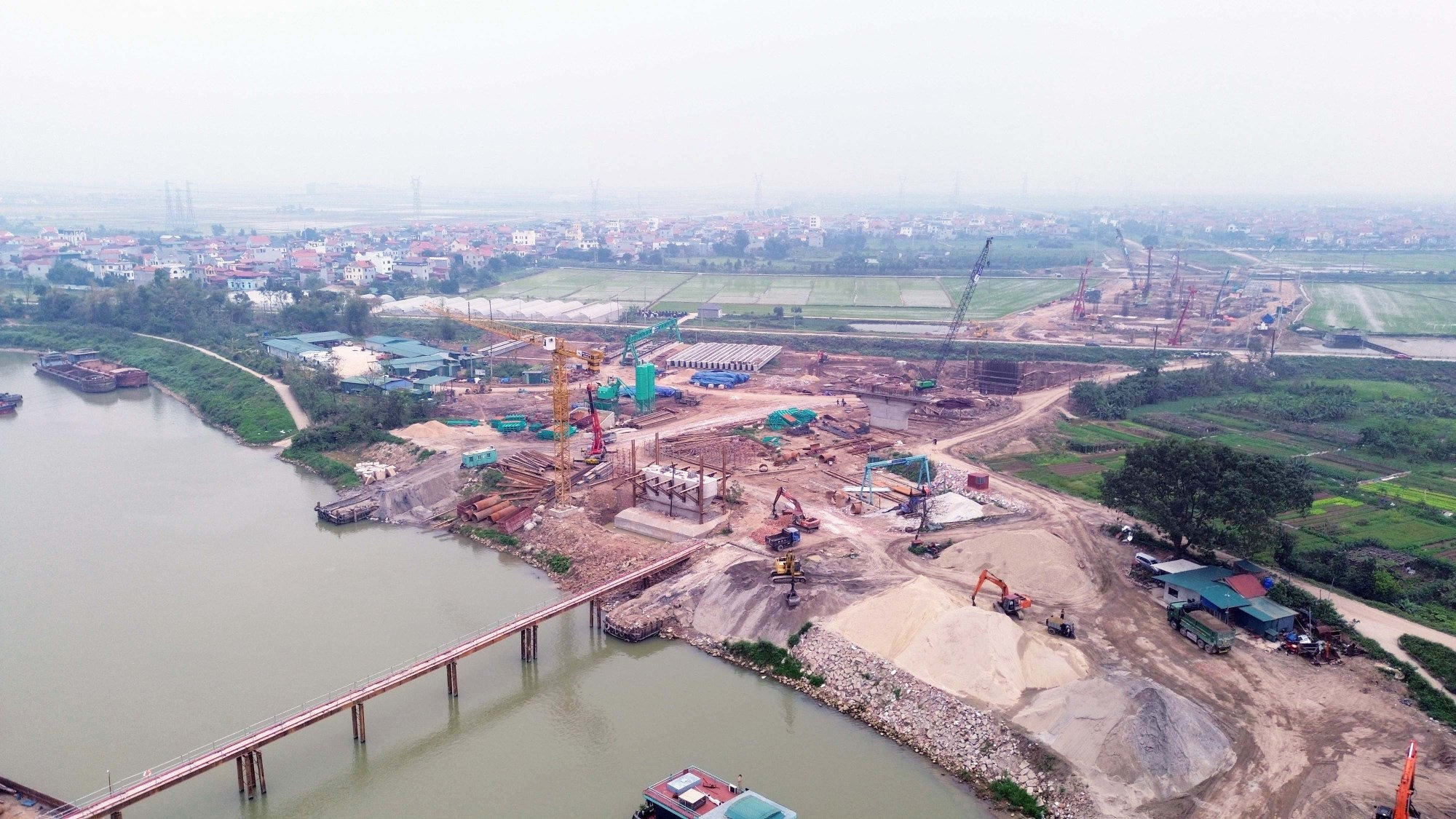 Các trụ cạn của cầu Hoài Thượng đã hoàn thành phần thân