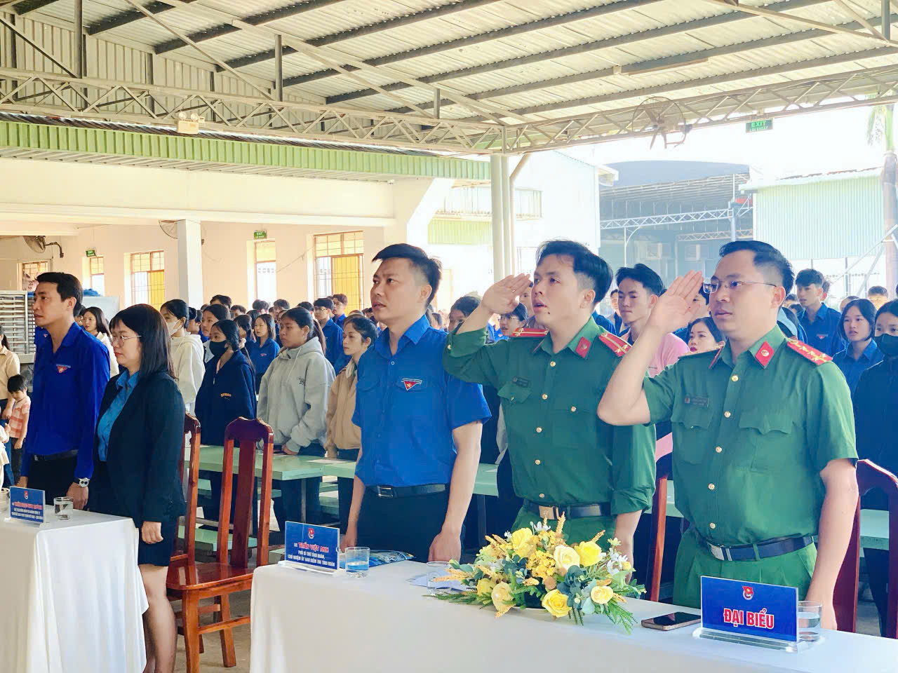 Lễ chào cờ kết nạp đoàn viên mới