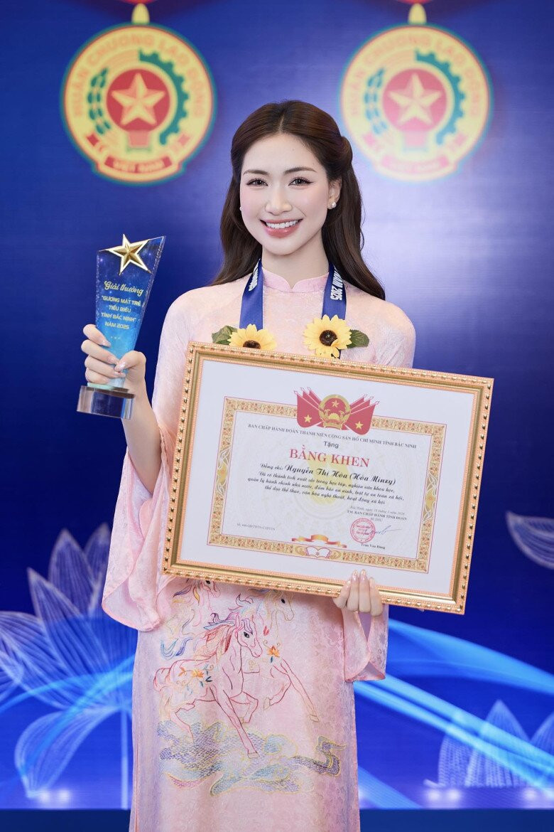 Gia đình Phương Trinh Jolie đi chơi cuối tuần