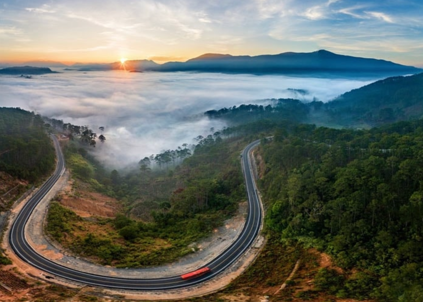 H&igrave;nh ảnh đ&egrave;o Kh&aacute;nh L&ecirc; tr&ecirc;n Quốc lộ 27C, tuyến đường độc đạo hiện tại giữa Kh&aacute;nh H&ograve;a v&agrave; L&acirc;m Đồng