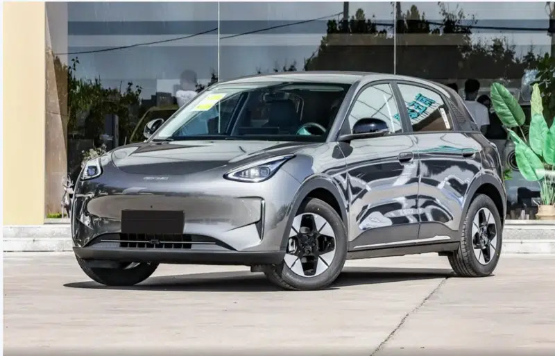 Thiết kế đuôi xe Geely EX2 với kiểu dáng hatchback năng động
