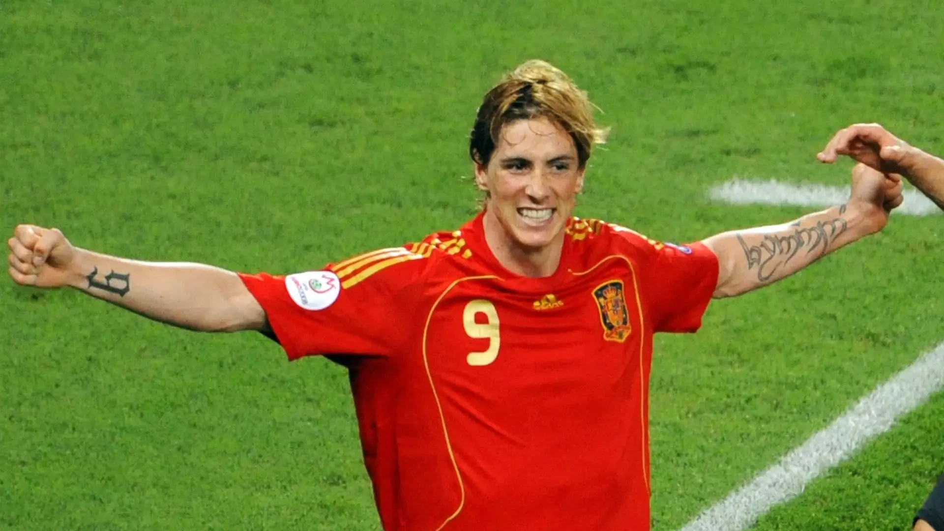 Gương mặt trẻ thơ nhưng mang bản năng sát thủ của Fernando Torres trước trận chung kết.