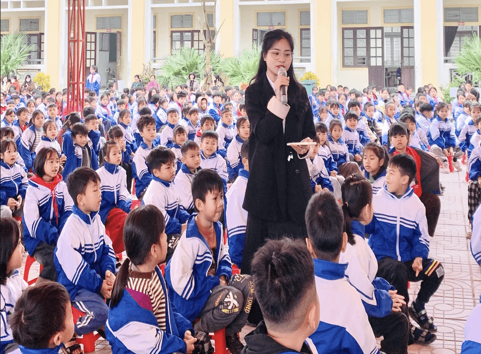 Hiện thực hóa ước mơ trở thành cô giáo, Bảo Vy luôn nỗ lực trong các hoạt động chuyên môn. (Ảnh: NVCC)