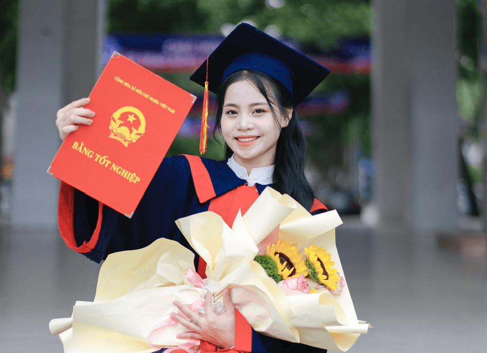 Lựa chọn nghề sư phạm, Lò Thị Bảo Vy cho biết đây là ước mơ từ nhỏ, cũng là con đường để có thể tiếp tục giúp những em nhỏ vùng cao vươn lên, hướng đến tương lai tươi sáng hơn. (Ảnh: NVCC)