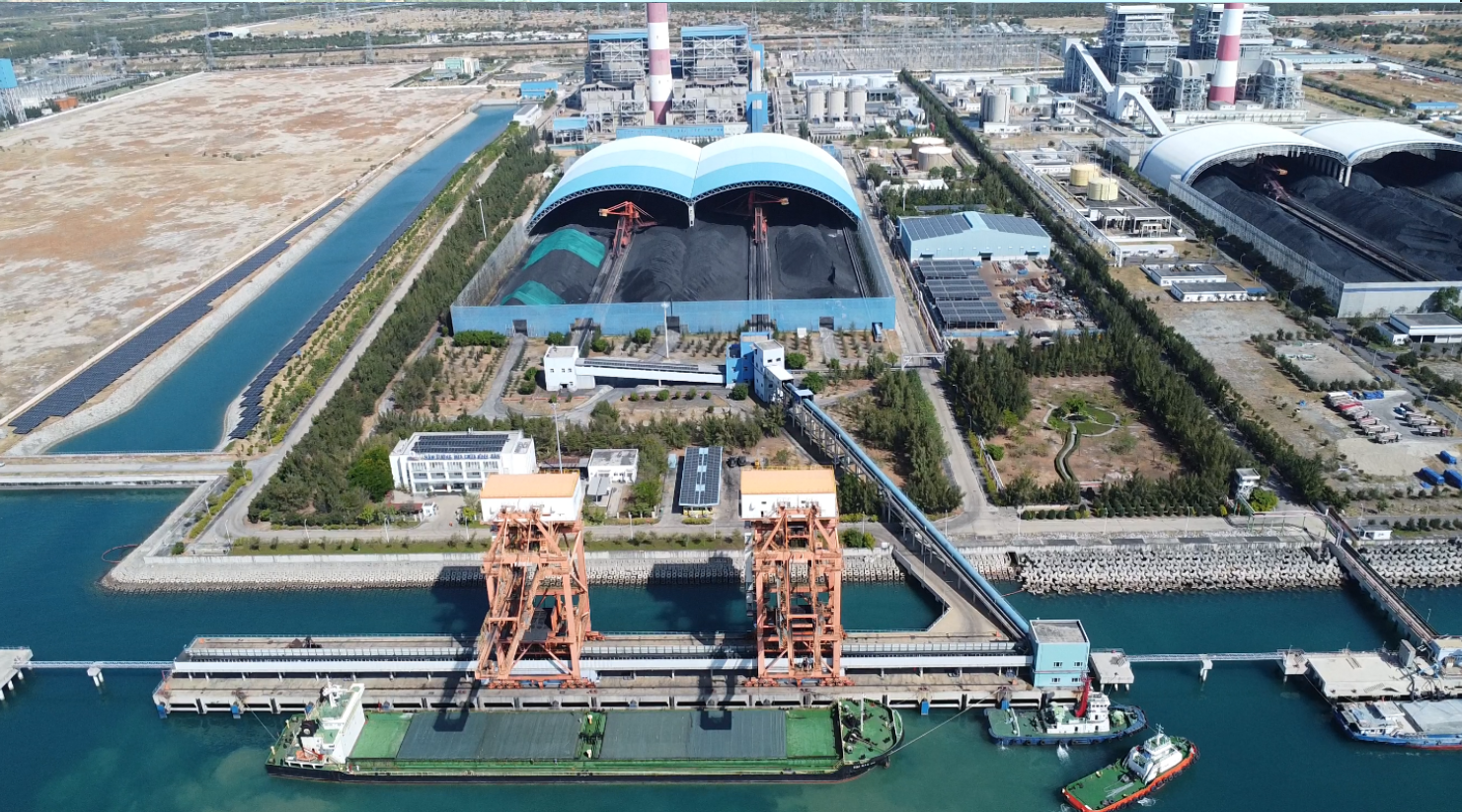 Cảng nhập than Nhà máy nhiệt điện Vĩnh Tân 2