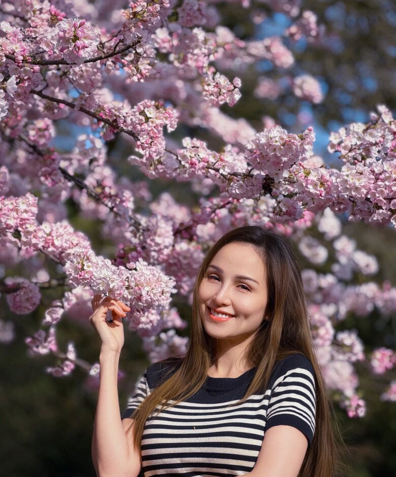 Chi Pu khoe thần thái cuốn hút tại Thái Lan.