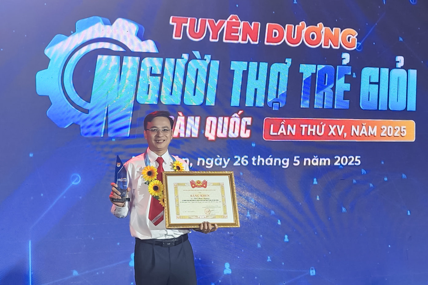 anh-thoi-minh-nghiep-trong-le-tuyen-duong-nguoi-tho-tre-gioi.jpg