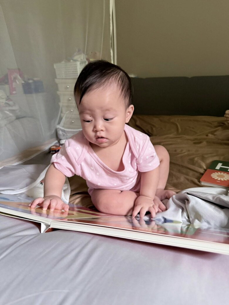 Con gái Quỳnh Lương với biểu cảm đáng yêu.