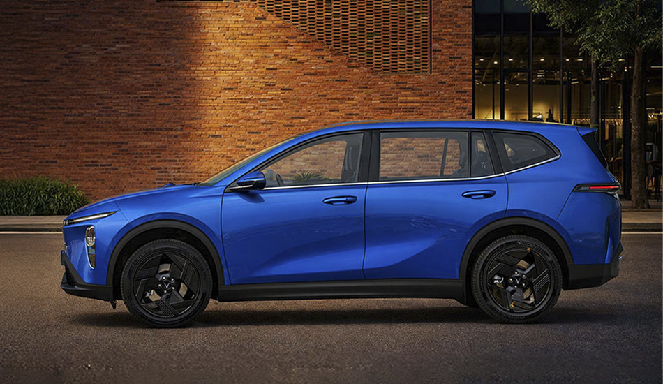 Khách hàng tham gia trải nghiệm xe điện VinFast VF MPV 7 tại sự kiện