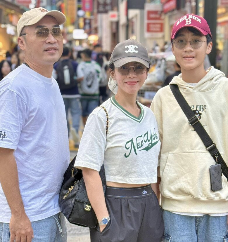 Gia đình Thu Trang - Tiến Luật lên kế hoạch du lịch.