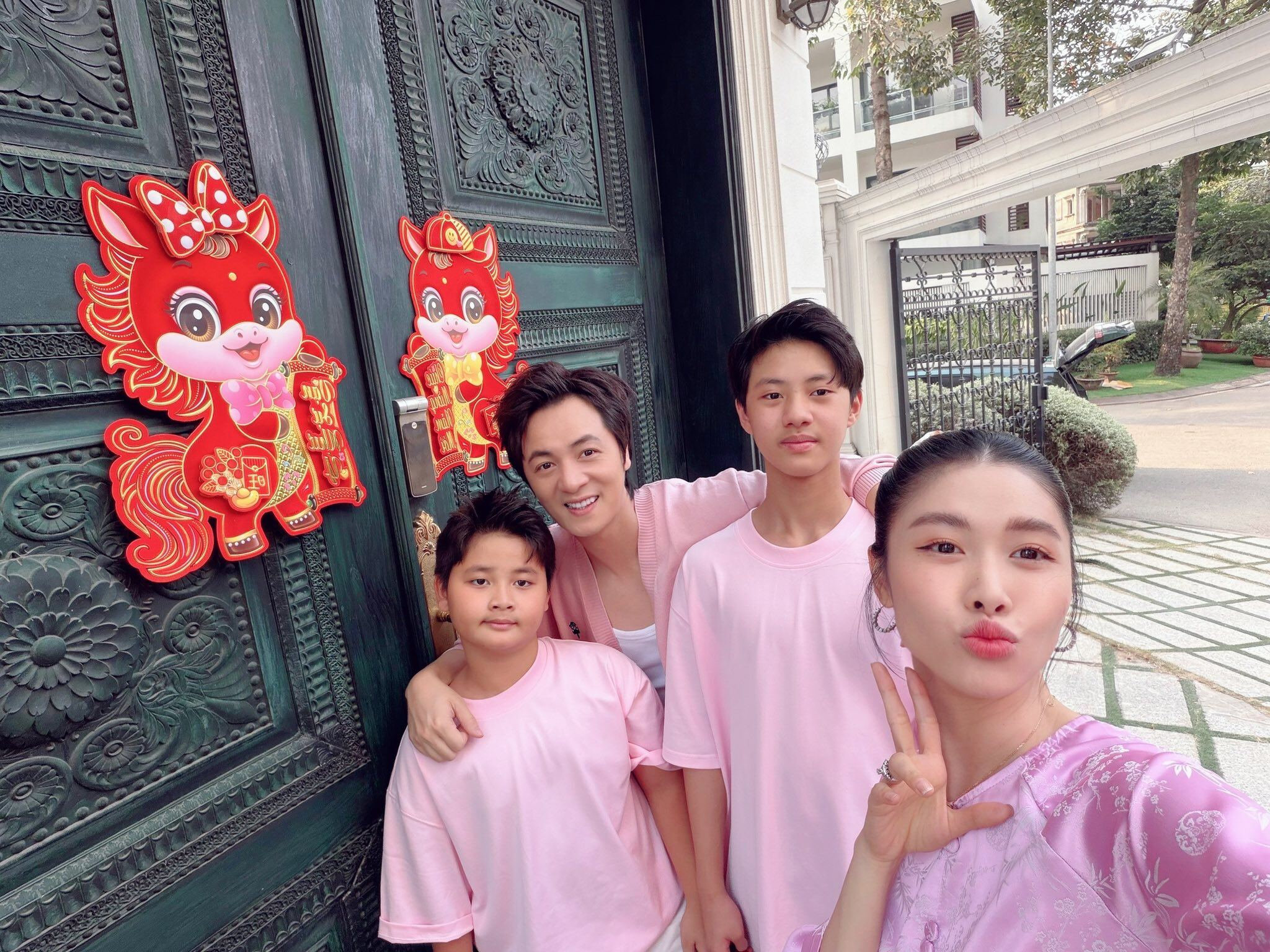Vợ chồng Đăng Khôi và Thủy Anh sống trong căn biệt thự triệu đô ở TP.HCM.