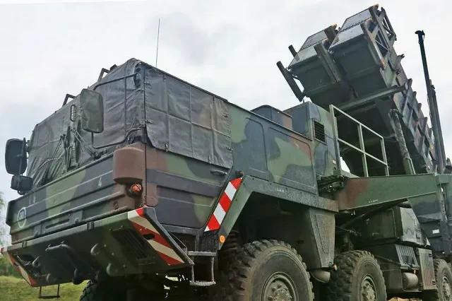 Tên lửa phòng không Patriot khai hỏa đánh chặn mục tiêu