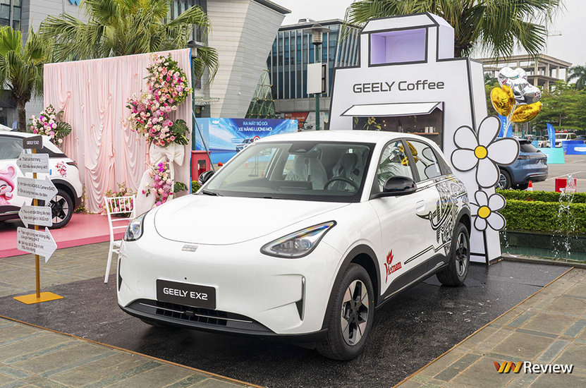 Chương trình ưu đãi dành cho 300 khách hàng đầu tiên mua Geely EX2