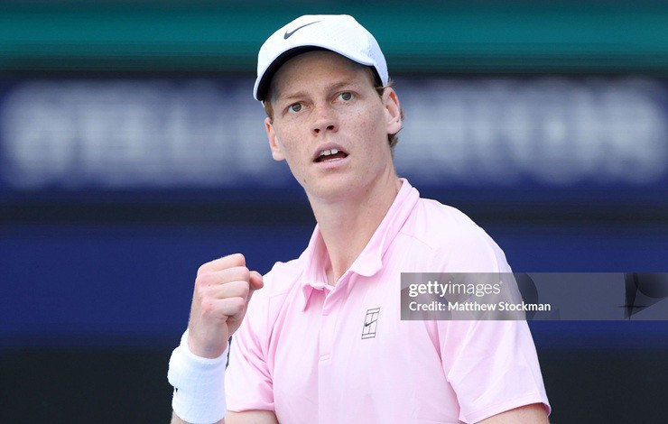 Jannik Sinner giành chiến thắng áp đảo trước Frances Tiafoe tại tứ kết Miami Open