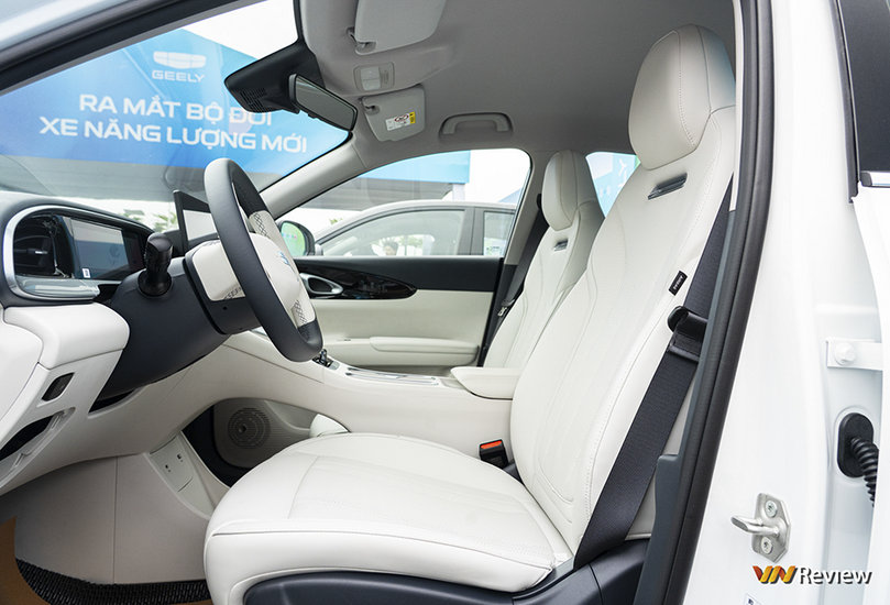 Hệ thống màn hình giải trí kích thước lớn trên Geely EX2