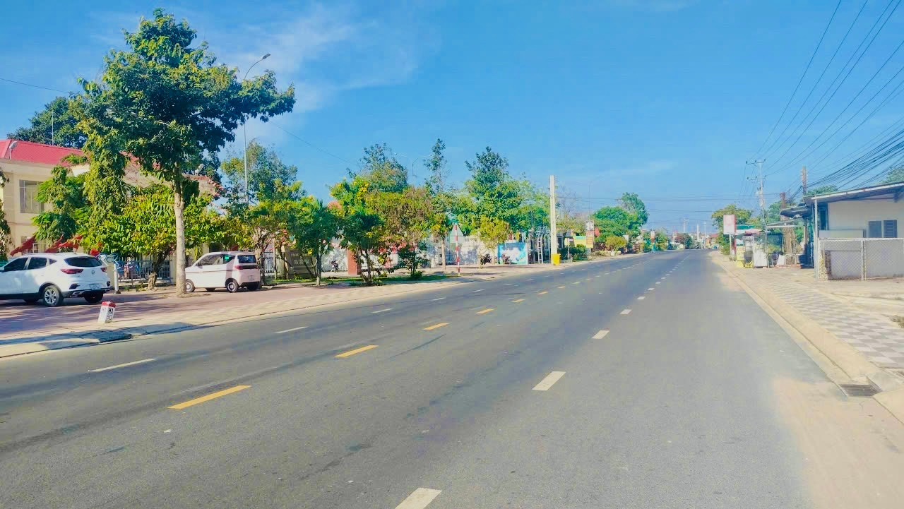 سیستم حمل و نقل در کمون تان های نسبتاً به خوبی متصل است.