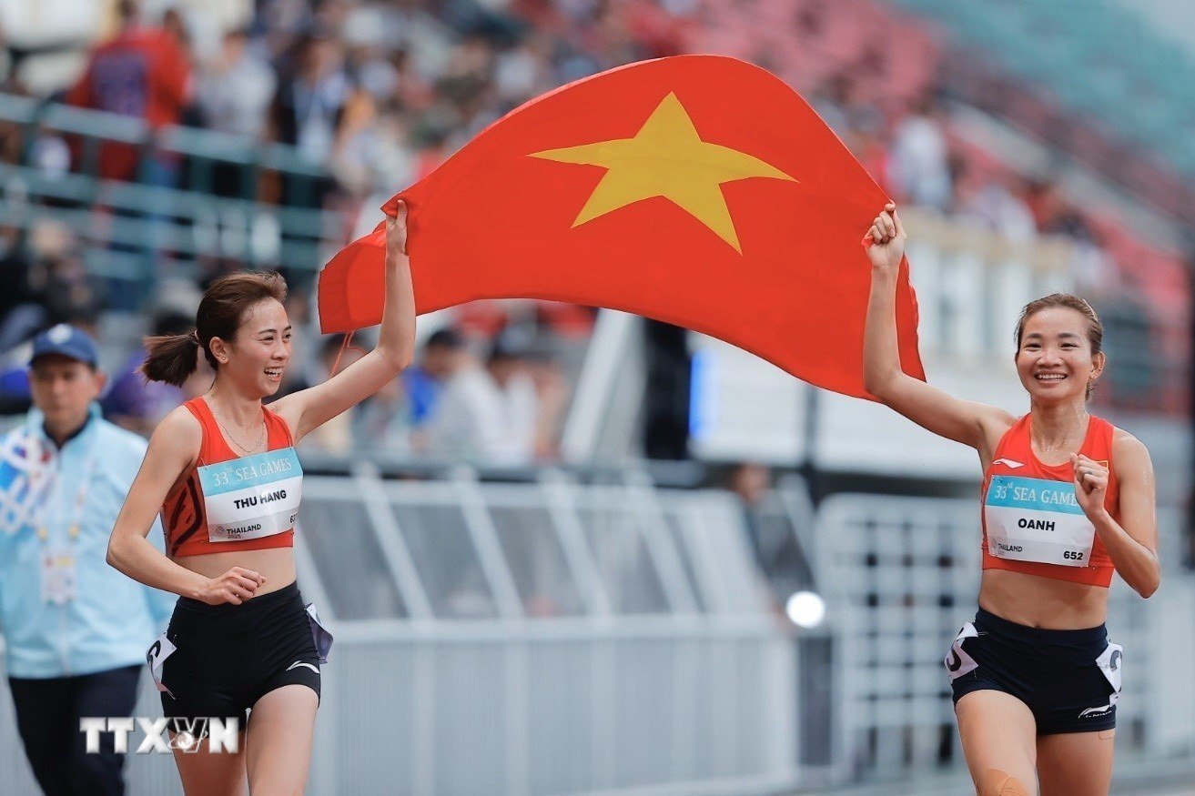 ttxvn-hcv-noi-dung-3000m-vuot-chuong-ngai-vat-nu-8475274-1.jpg