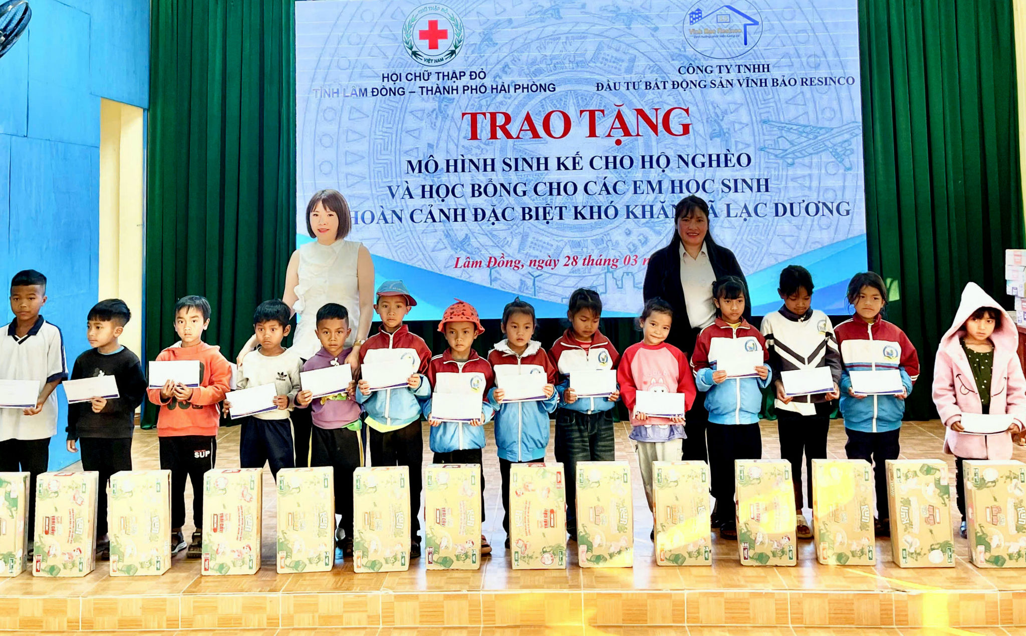 gen-h-28-3-XÃ LẠC DƯƠNG -TRAO QUÀ