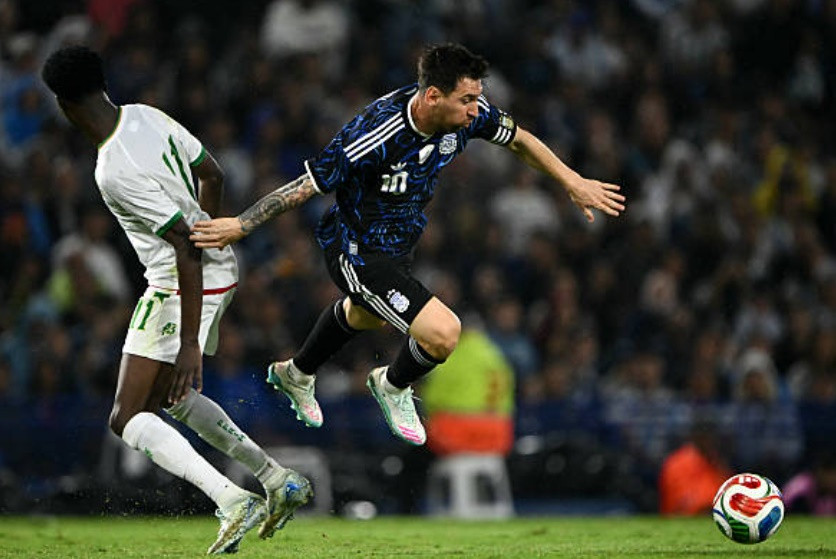 Lionel Messi thi đấu trong hiệp hai trận gặp Mauritania
