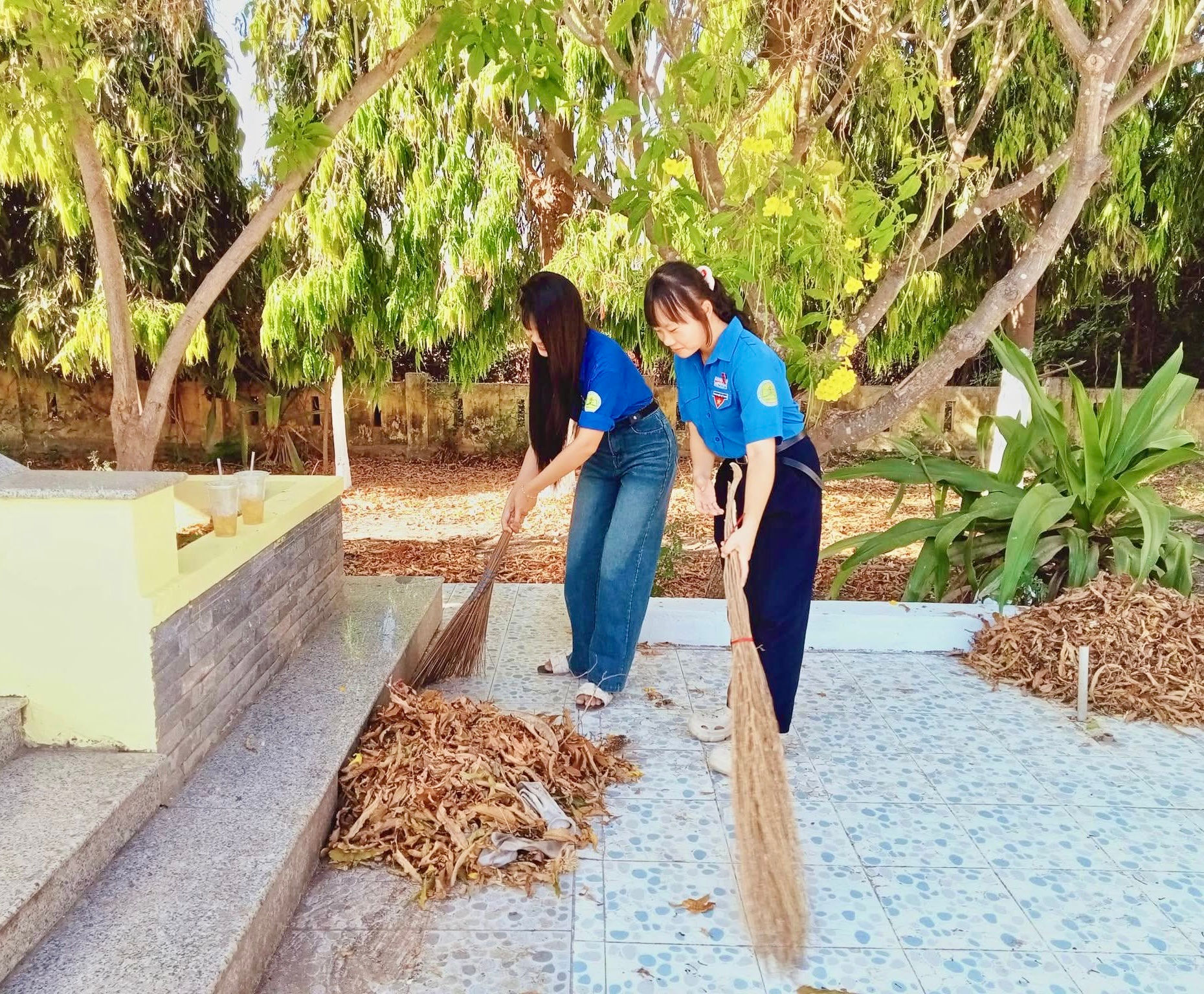 Tuổi trẻ Lương Sơn vệ sinh