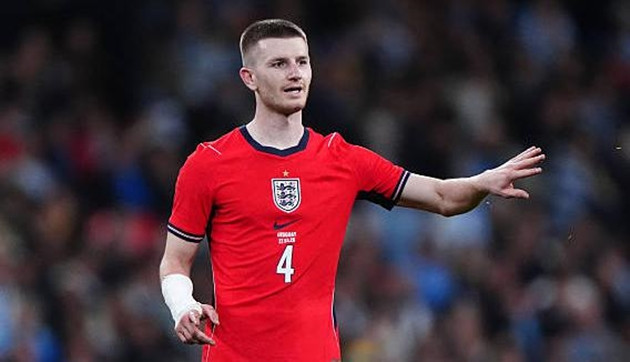 Adam Wharton đang trở thành mục tiêu chuyển nhượng hàng đầu của Real Madrid nhờ phong độ ấn tượng tại Crystal Palace.