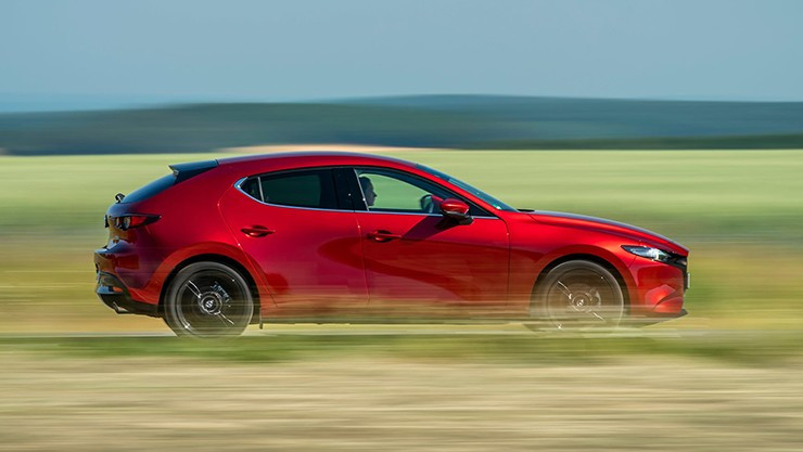 Mazda3 2026 phân phối tại thị trường Việt Nam với hai biến thể sedan và hatchback.
