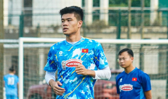 Trung vệ Đinh Quang Kiệt gặp chấn thương cổ chân trước thềm trận đấu với U23 Thái Lan.