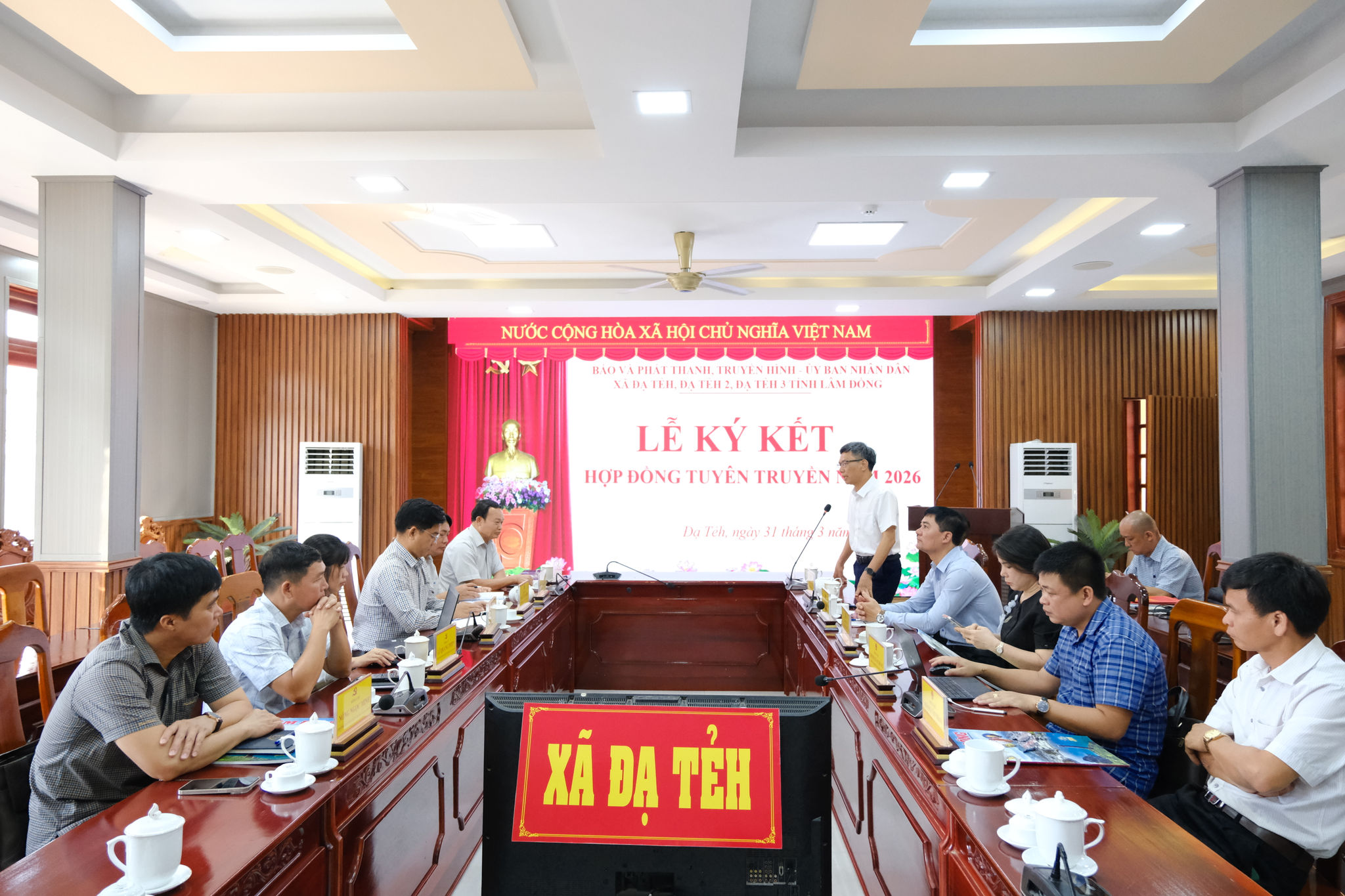 Quang cảnh buổi làm vi
