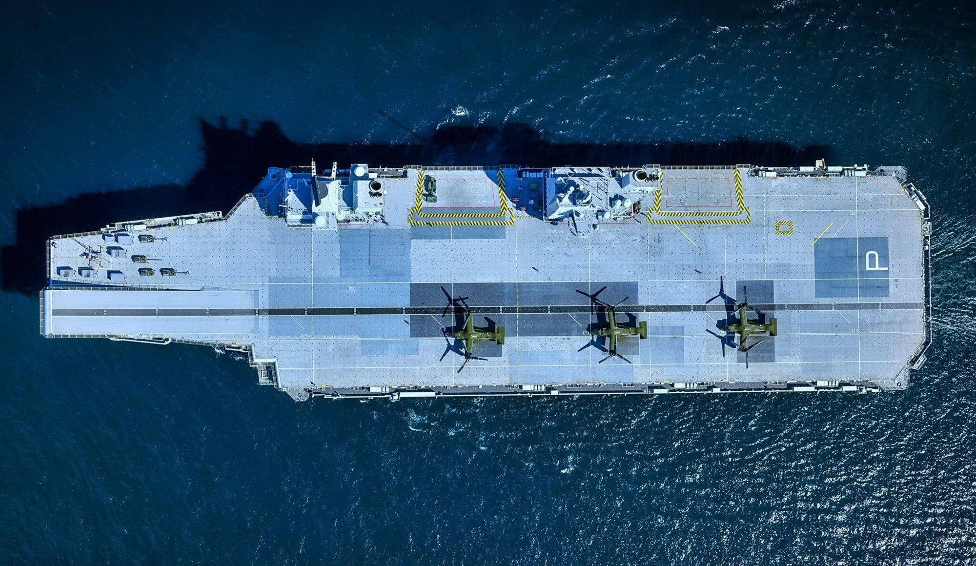 Tàu sân bay HMS Prince of Wales với kích thước khiêm tốn so với dự án Habbakuk