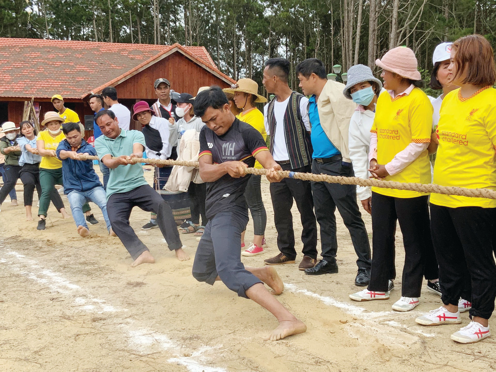 6.keo-co-la-tro-choi-the-hien-suc-manh-doan-ket.jpg