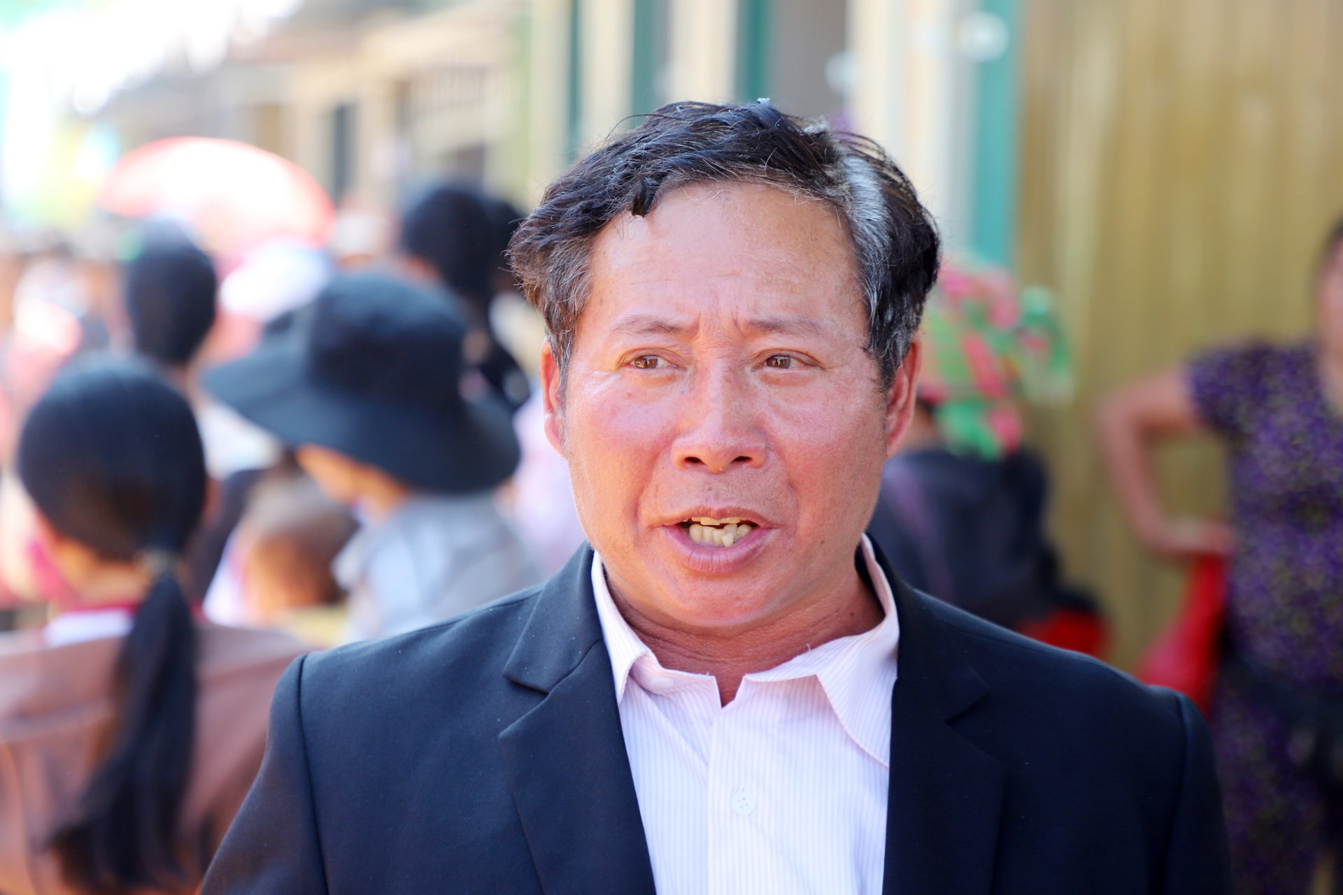 cho-phien-vung-cao_-6(1).jpg